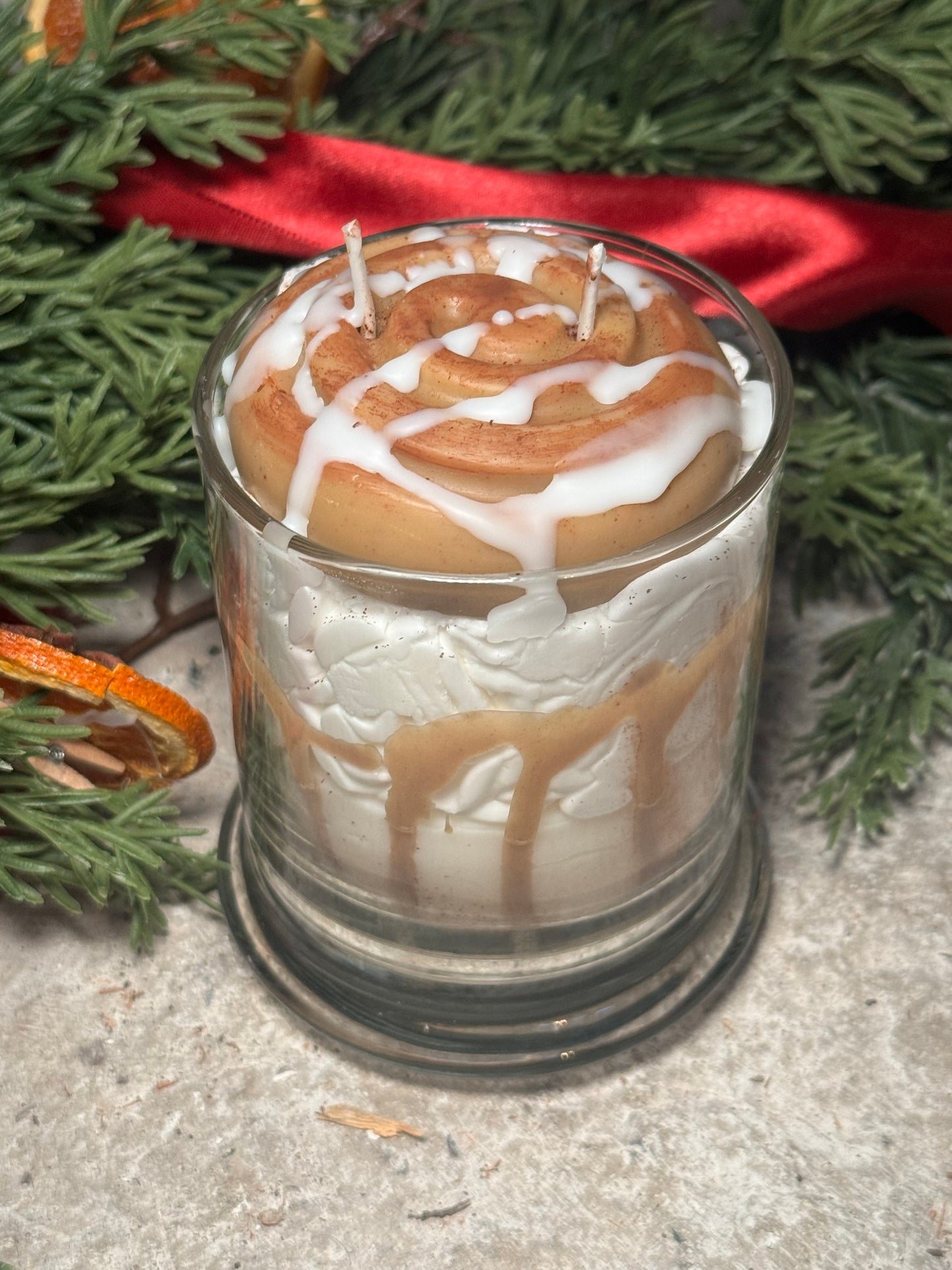 Cinnamon roll candle