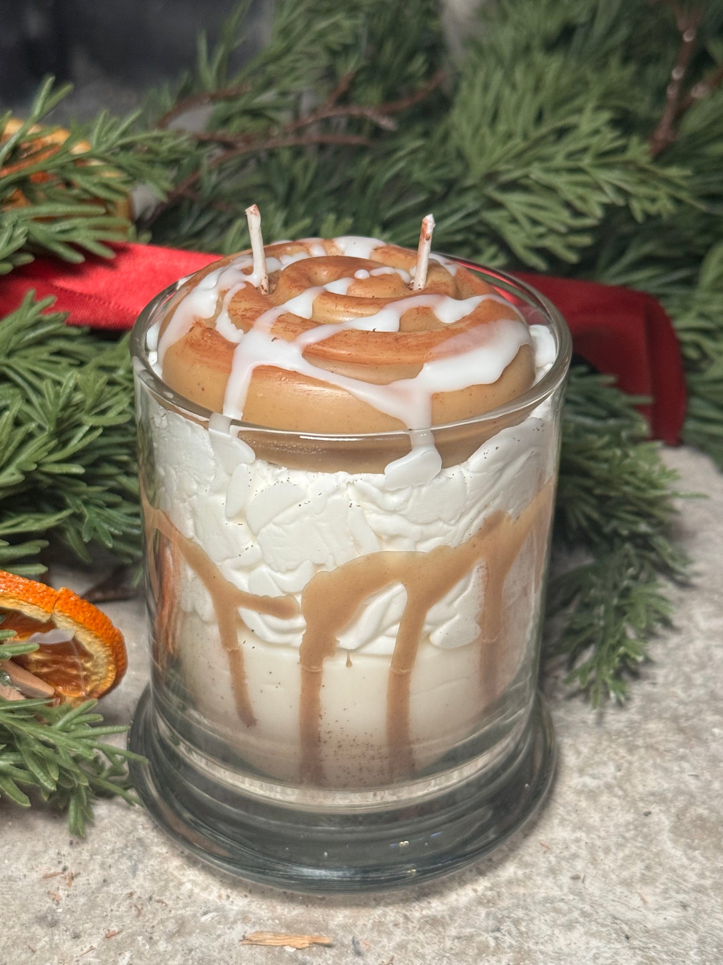 Cinnamon roll candle