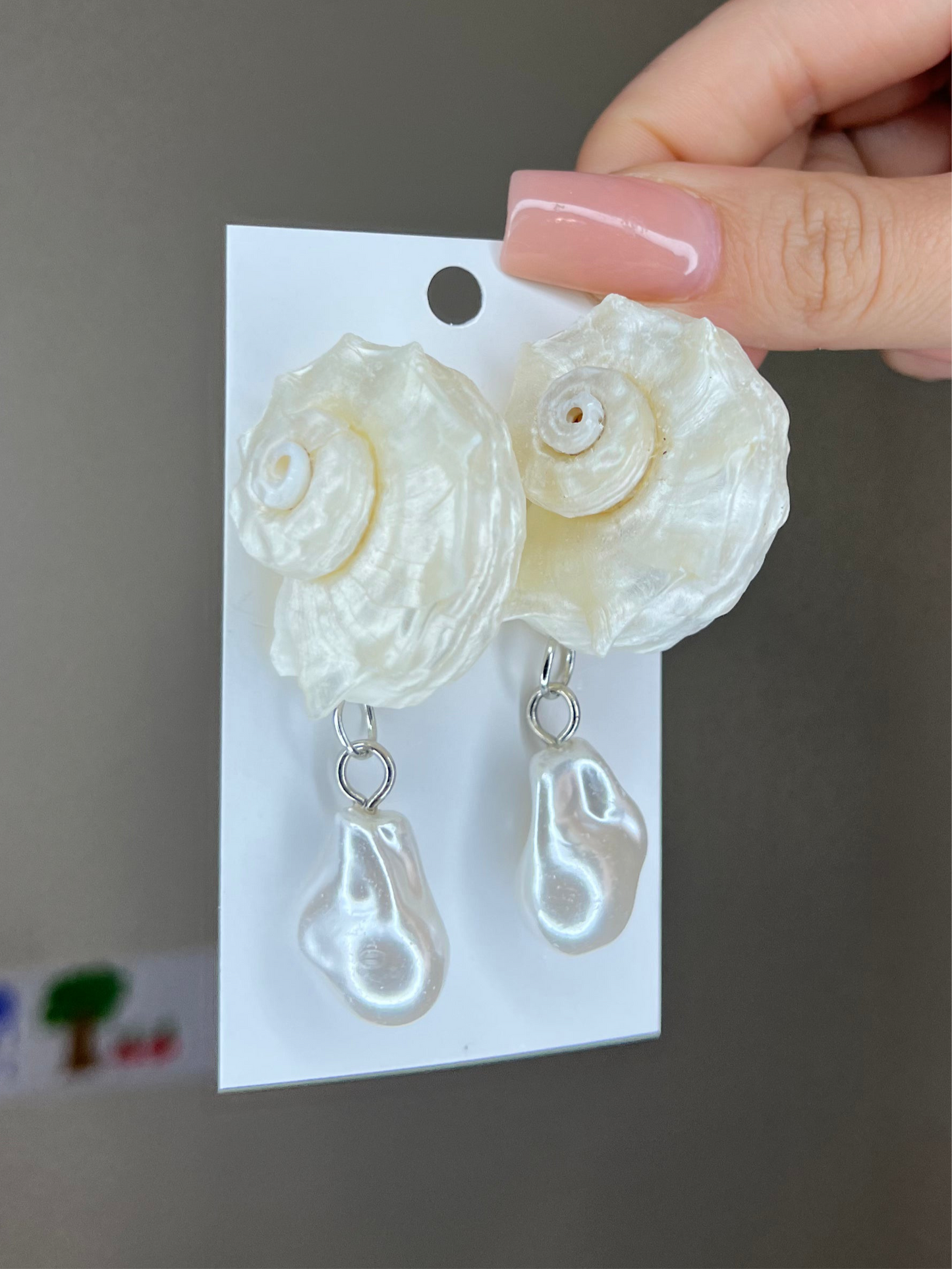 Shell earrings